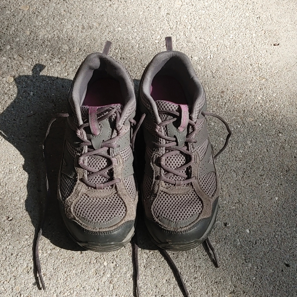Womens Columbia hiking tennis shoes